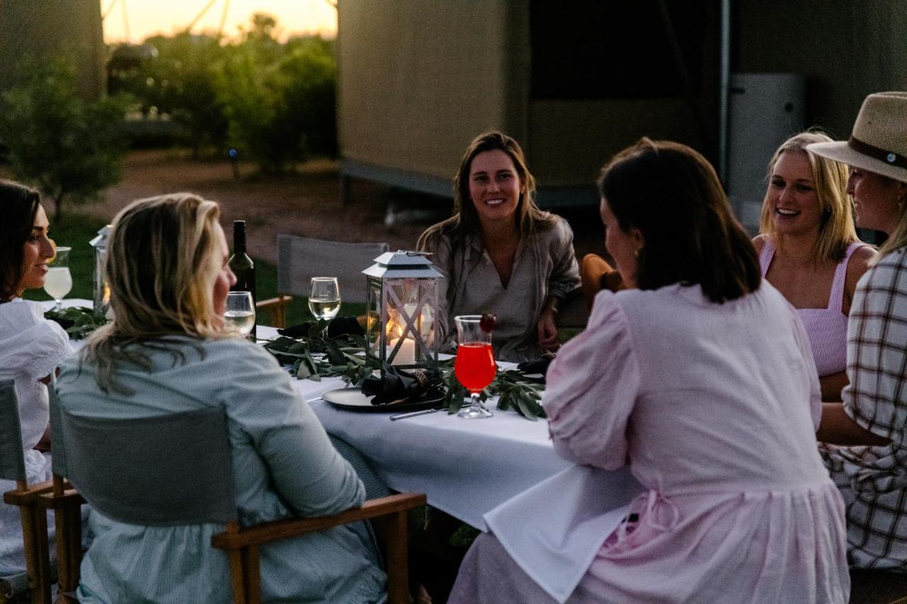 Mitchell Grass Retreat Hotel Longreach Bagian luar foto